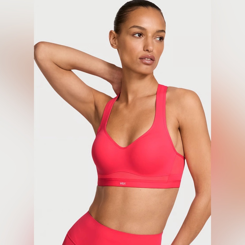 Victoria’s Secret Incredible Plunge Sports Bra